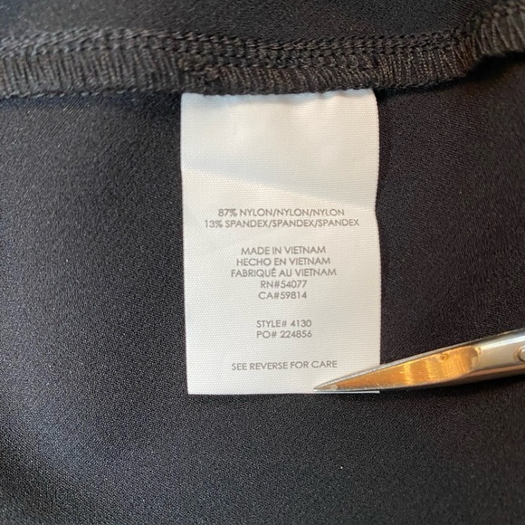 Cabi Classic Black Trousers Sz 6 Smooth Front Back Zip Closure - Picture 12 of 13